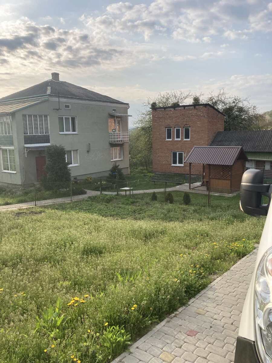 будинок у селі Шоломинь за 15 хвилин їзди від Львова