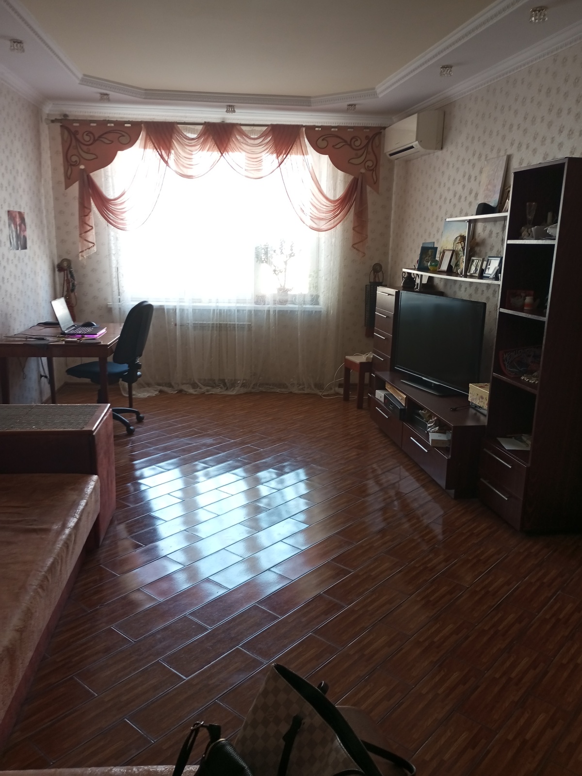 Продаи 4-х комнатную квартиру на Днепровской набережной 23