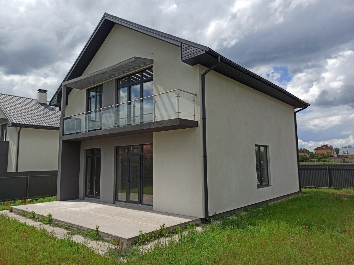 Продам без % комісії брокера новий будинок в передмісті Києва - селище Погреби.