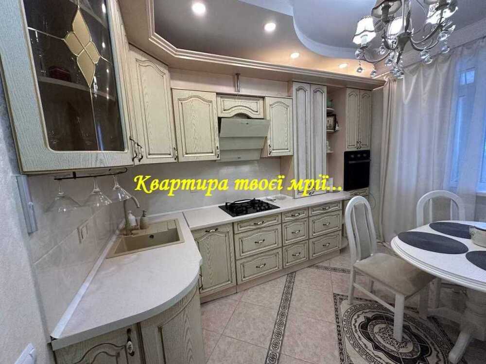 Продам 1-к квартиру Бучанський, Софіївська Борщагівка, Ивана Франка, 6. 