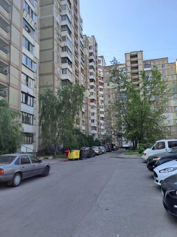 Продам 4-к квартиру Київ, Деснянський, вул. Оноре де Бальзака, 57. 