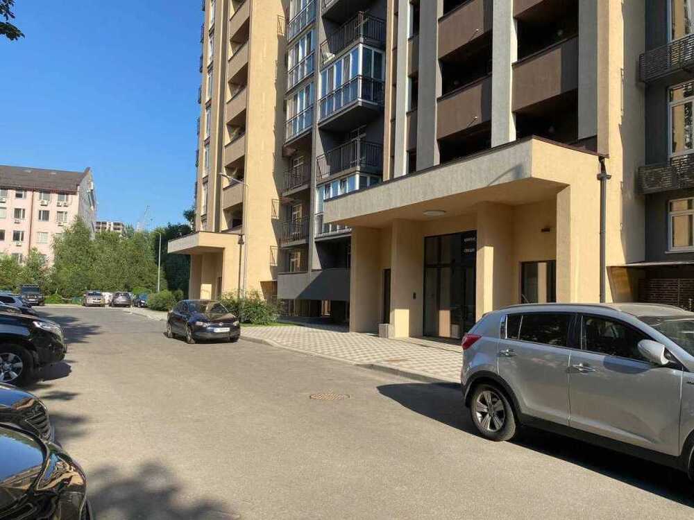 Продам  торгову площу Київ, Голосіївський, вул. Метрологічна, 148В. 