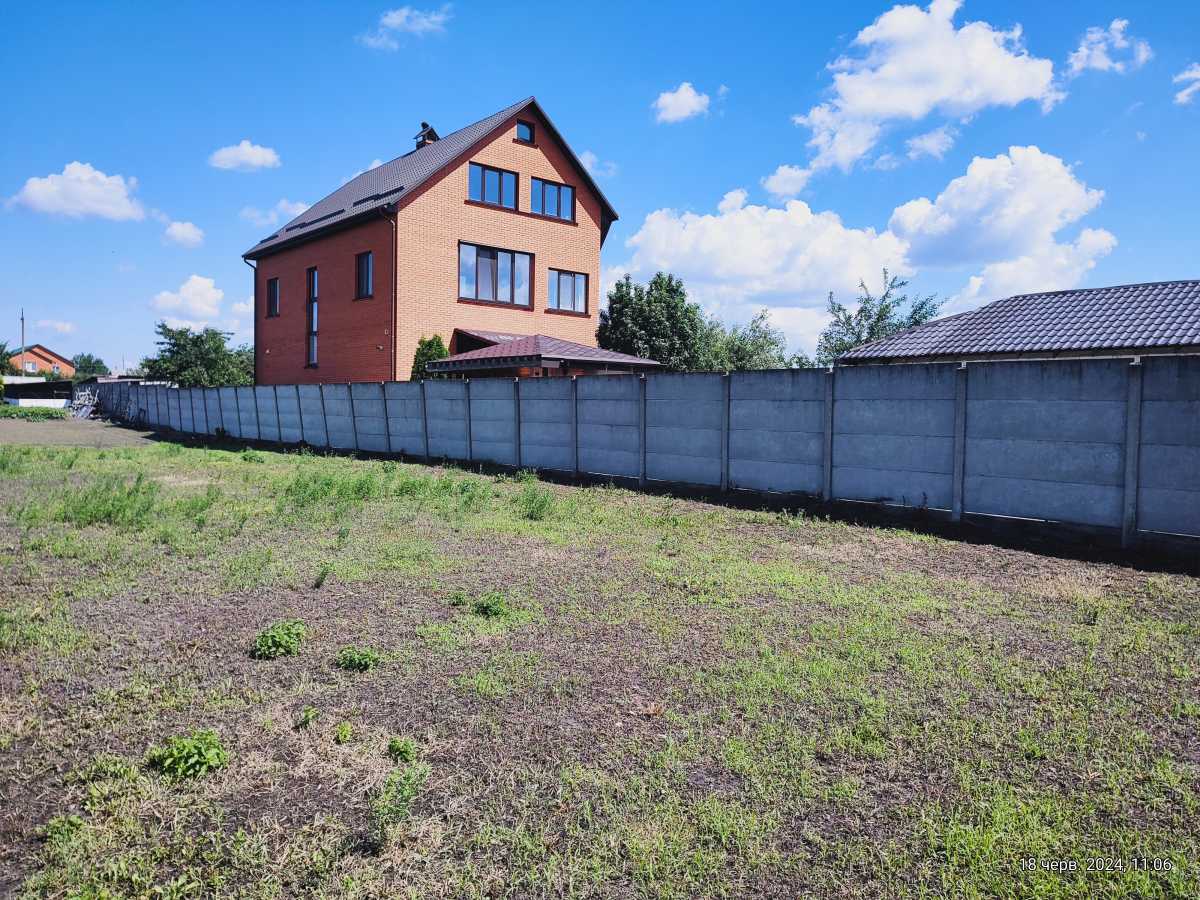 Продам  ділянку під житлову забудову Броварський, Погреби, Центральная. 