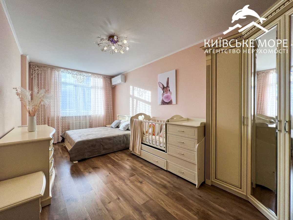 Продам 2-к квартиру Київ, Дніпровський, вул. Воскресенська, 14Б. 