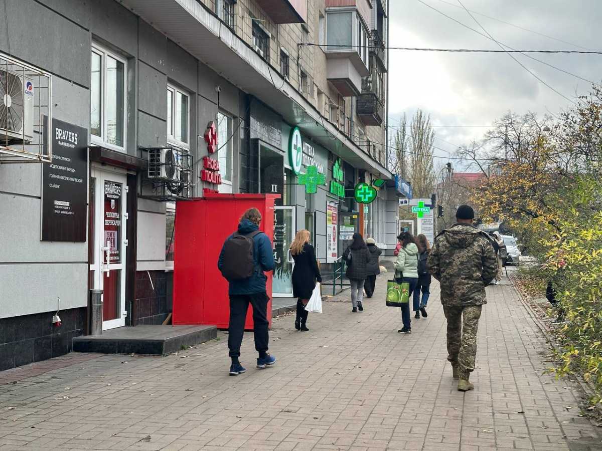 вул. Дорогожицька. Магазин/салон, високий трафік. 220 кв.м