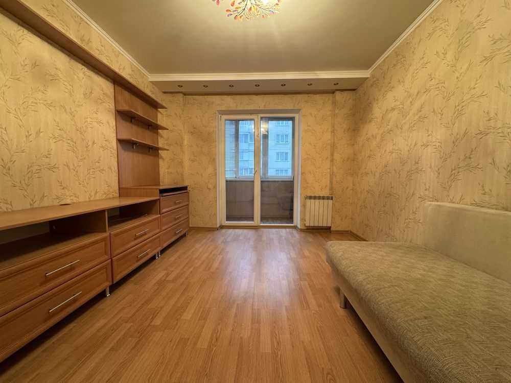 Продам 3-к квартиру Київ, Оболонський, просп. Оболонський, 36а. 