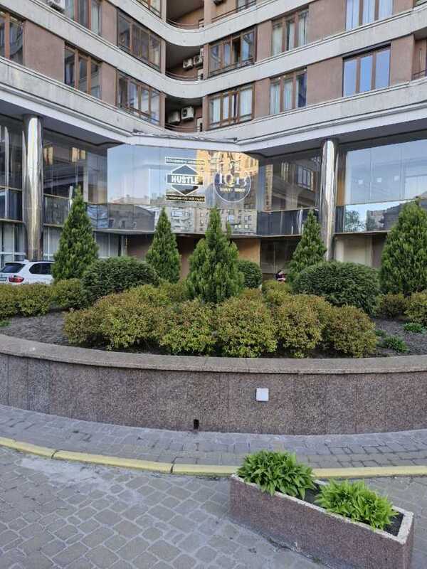 Продам 3-к квартиру Київ, Печерський, вул. Жилянська, 59. 