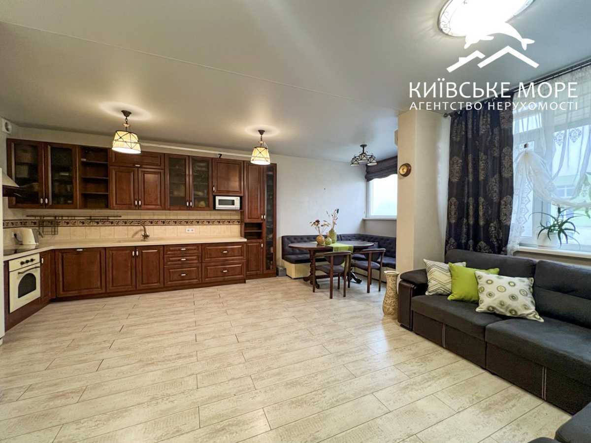 Продам 4-к квартиру Київ, Дніпровський, вул. Воскресенська, 14Е. 