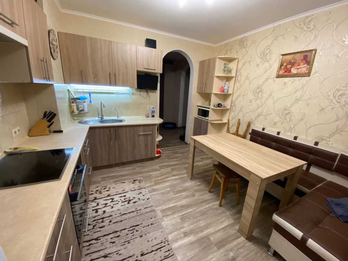 Продам 3-к квартиру Вишгородський, Вишгород, Кургузова, 1а. 