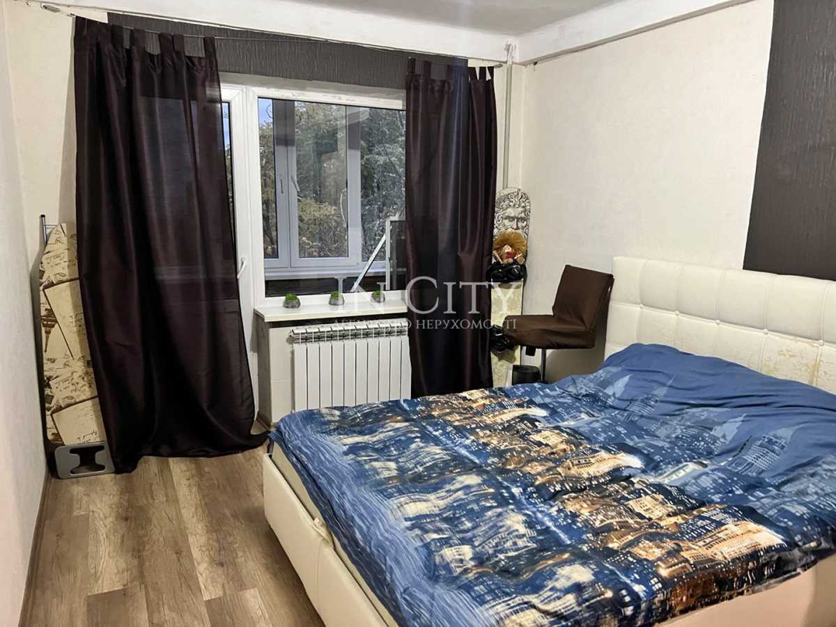 Продам 1-к квартиру Київ, Дніпровський, вул. Космічна, 12. 