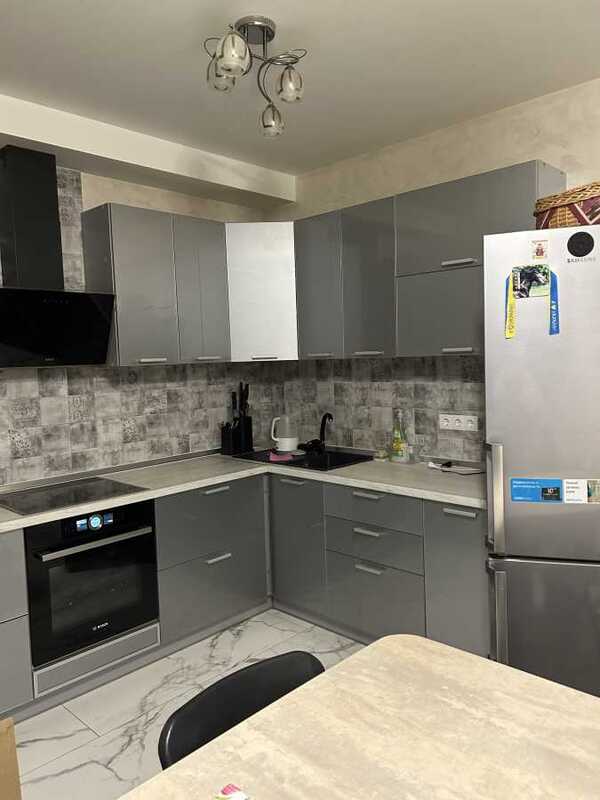 Продам 2-к квартиру Броварський, Бровари, Київська, 47. 