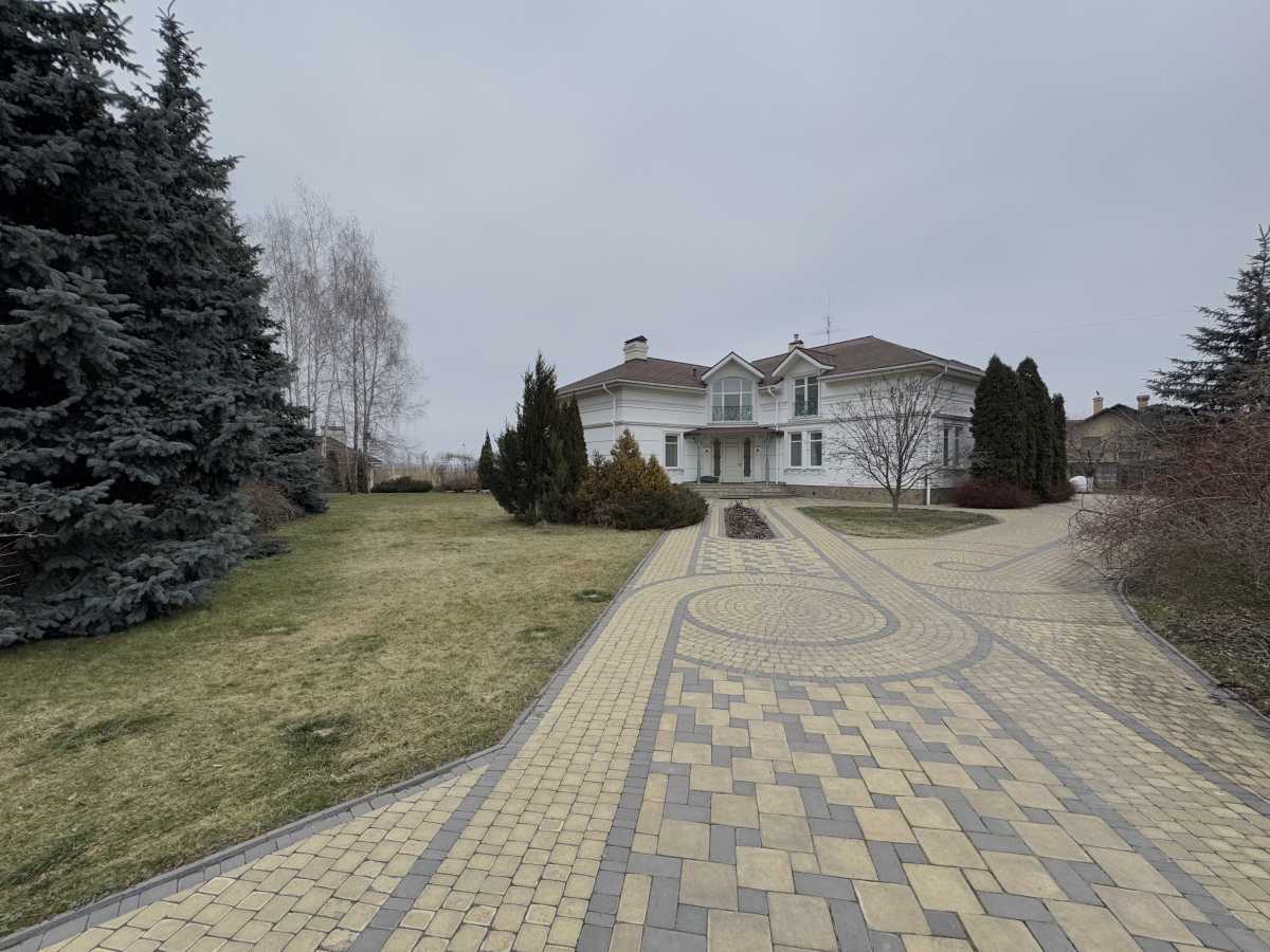 Продам 9-к дім Броварський, Погреби, Постишева, 1. 