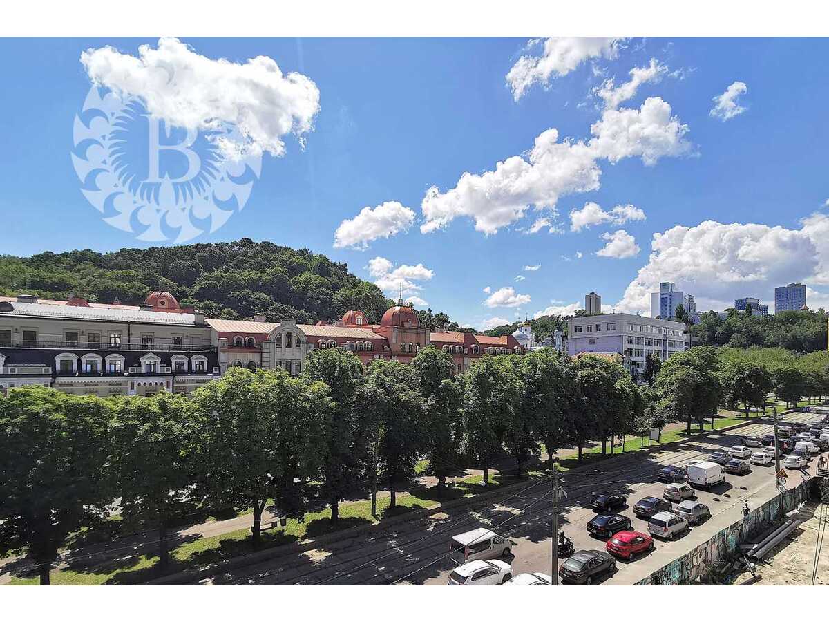 Продам  офісне приміщення Київ, Подільський, вул. Нижній Вал, 3-7. 