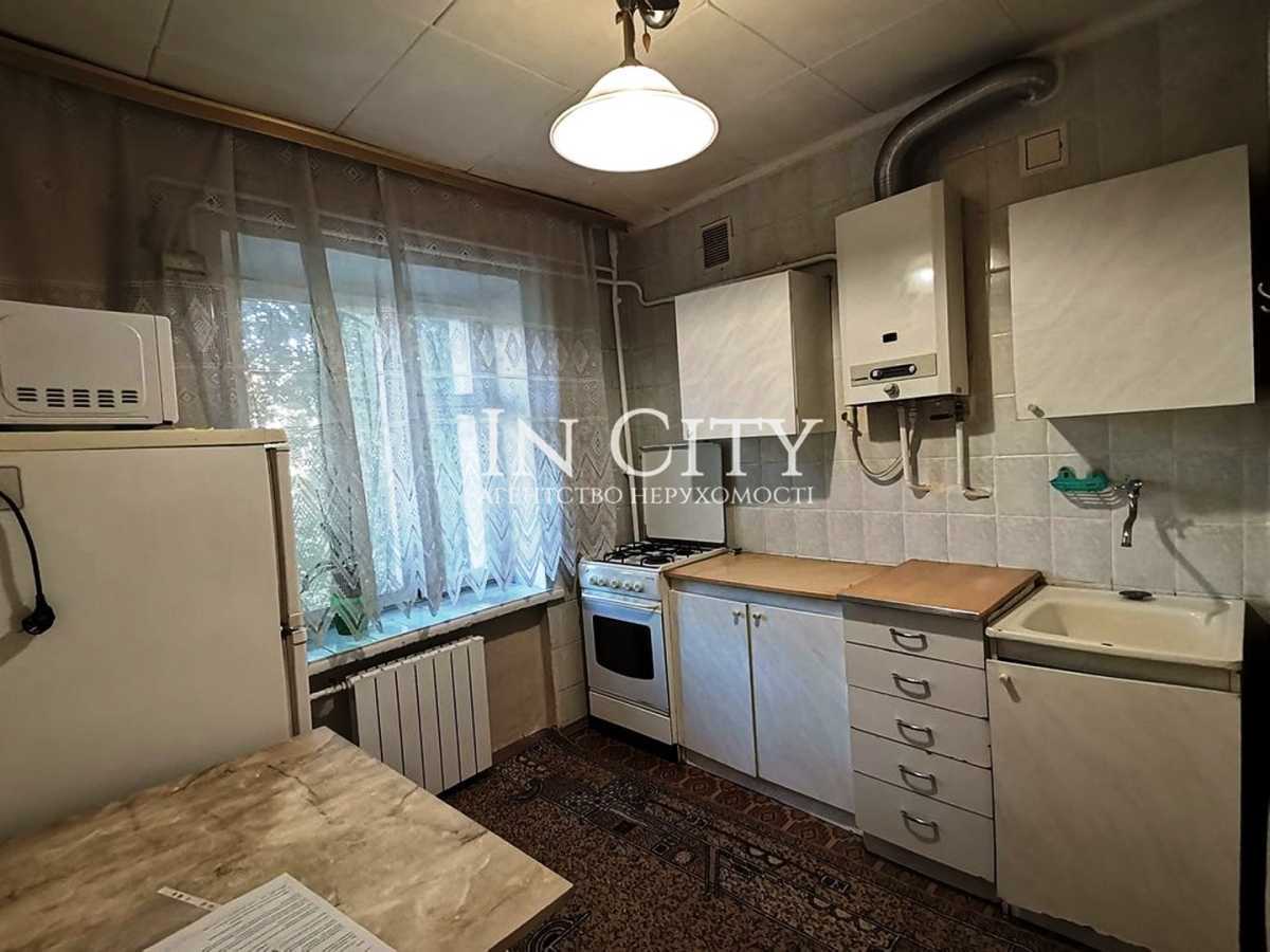 Продам 1-к квартиру Київ, Оболонський, вул. Макіївська, 4. 