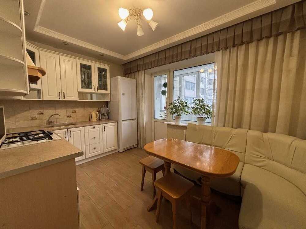 Продам 3-к квартиру Київ, Дарницький, вул. Бориса Гмирі, 13. 