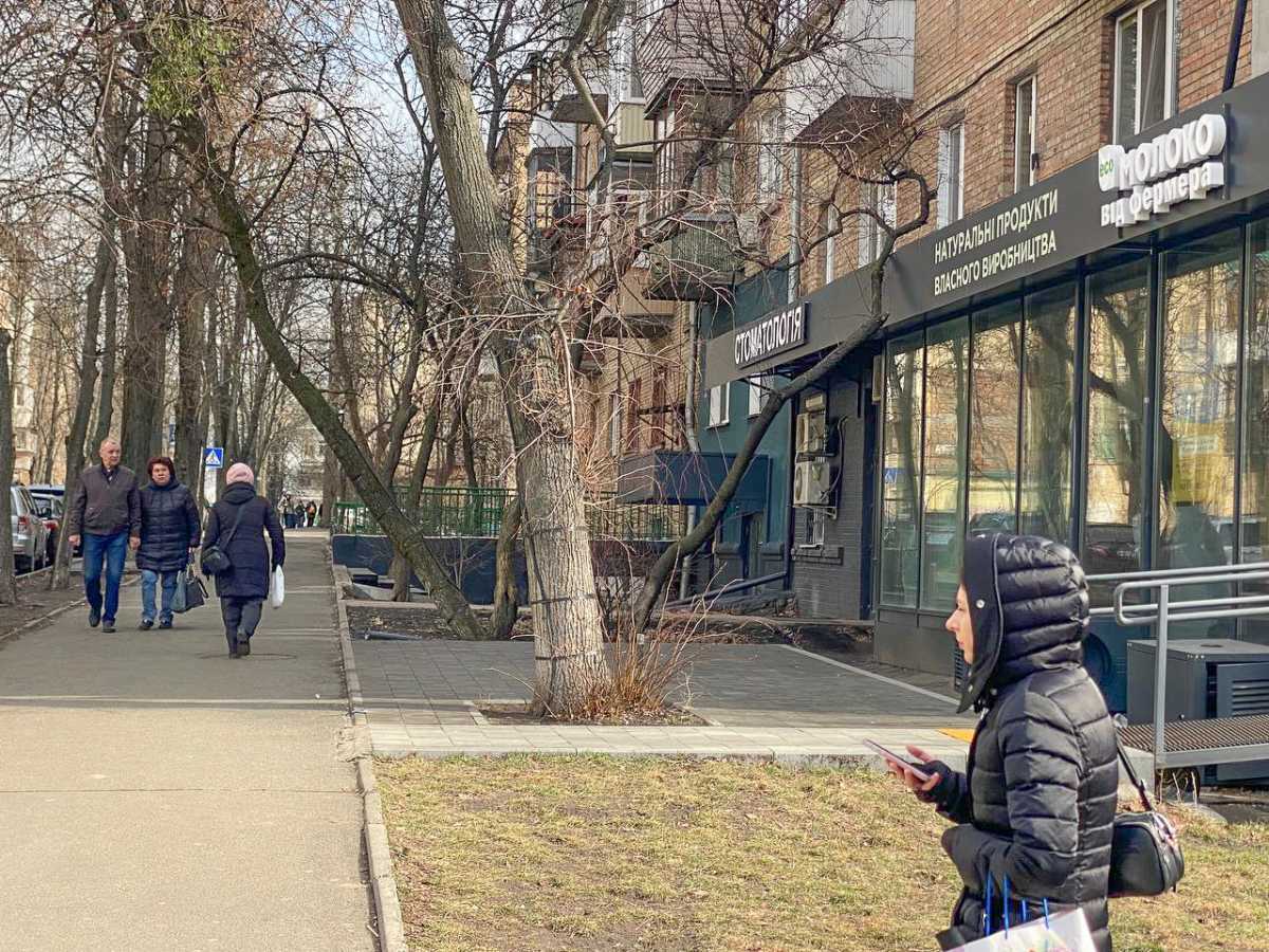 Здам довгостроково  торгову площу Київ, Печерський, вул. Німанська, 4. 