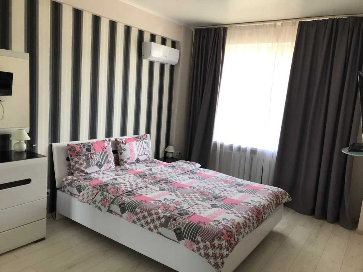 Продам 2-к квартиру Київ, Печерський, бульв. Лесі Українки, 36б. 