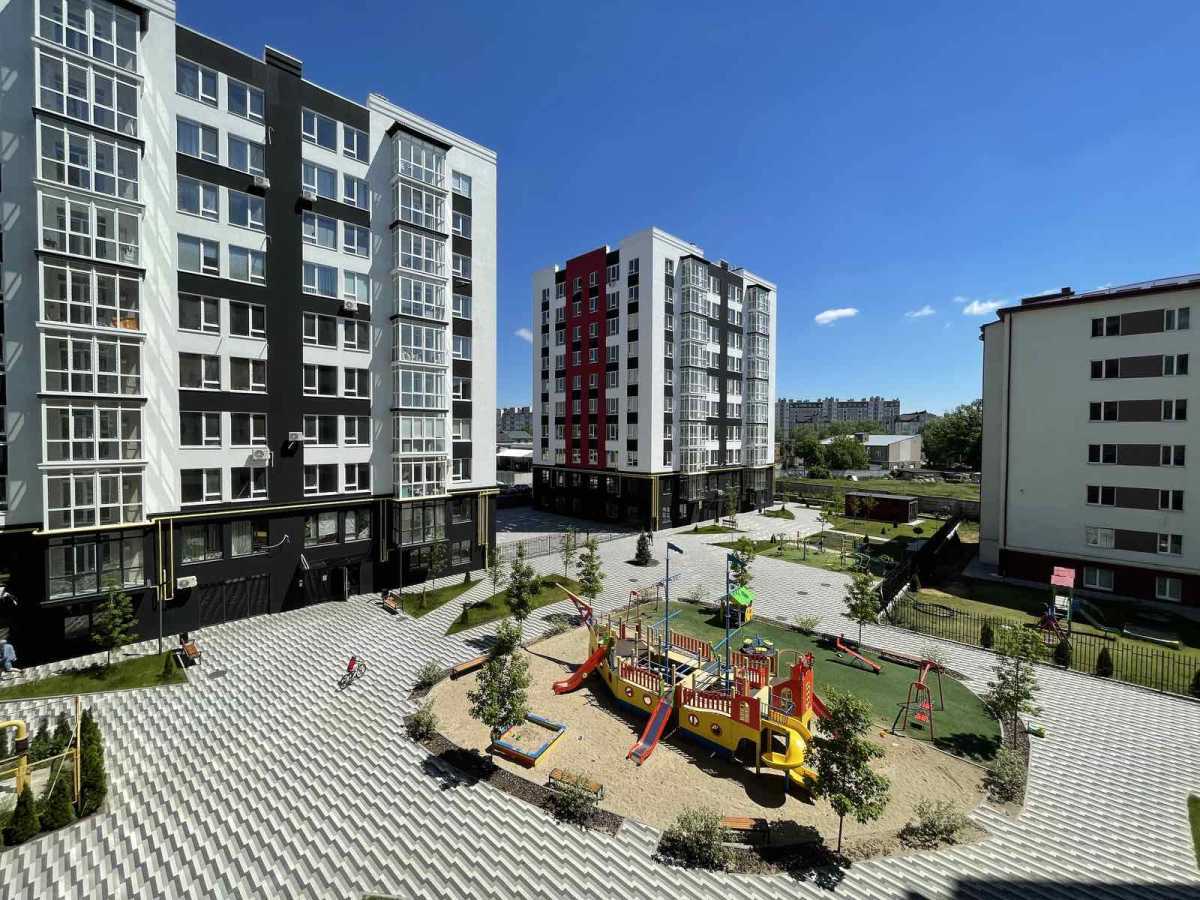 Продам 1-к квартиру Фастівський, Гатне, покровська, 2/2. 