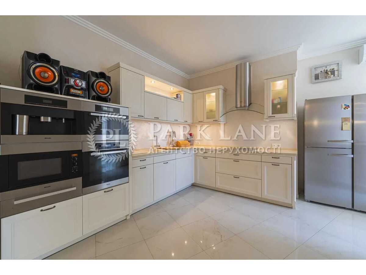 Продам 3-к квартиру Київ, Печерський, вул. Старонаводницька, 6Б. 