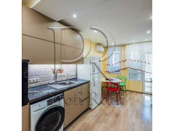 Продам 3-к квартиру Київ, Шевченківський, вул. Глибочицька, 13. 
