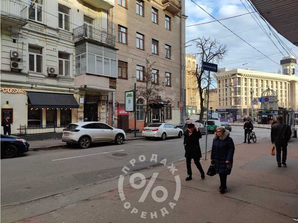 Продам  торгову площу Київ, Печерський, вул. Софіївська, 4. 