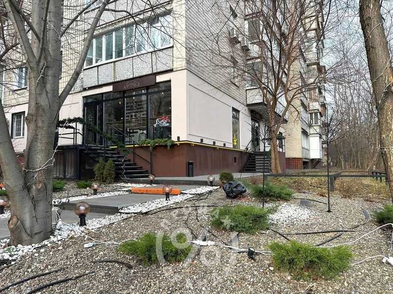 Продам  торгову площу Київ, Печерський, вул. Драгомирова, 6б. 