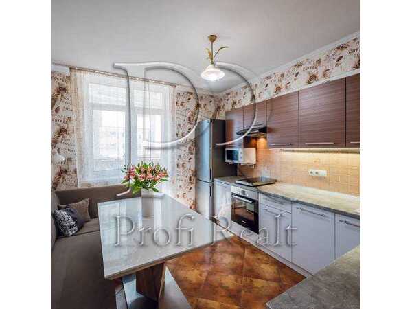 Продам 1-к квартиру Київ, Дніпровський, вул. Воскресенська, 16В. 