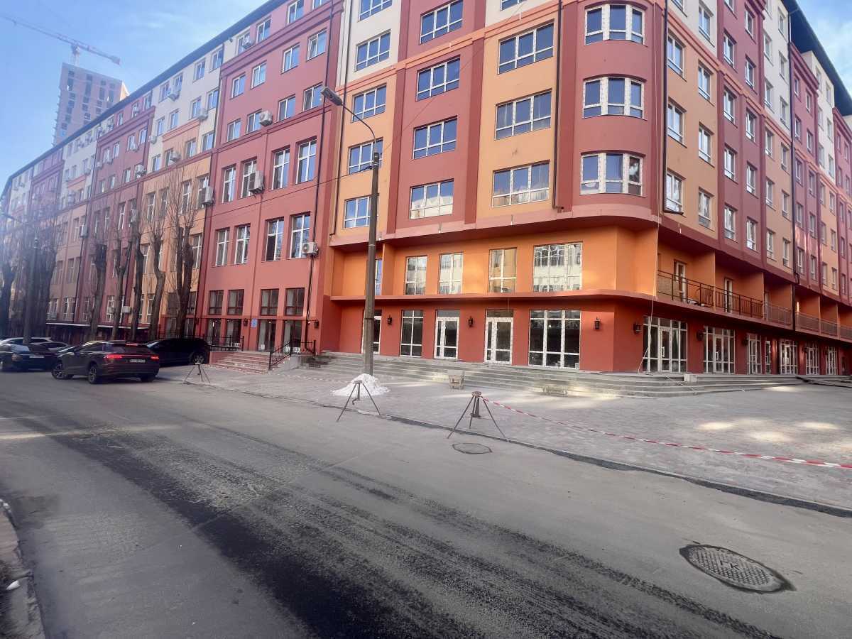 Продам  торгову площу Київ, Подільський, вул. Глибочицька, 17. 