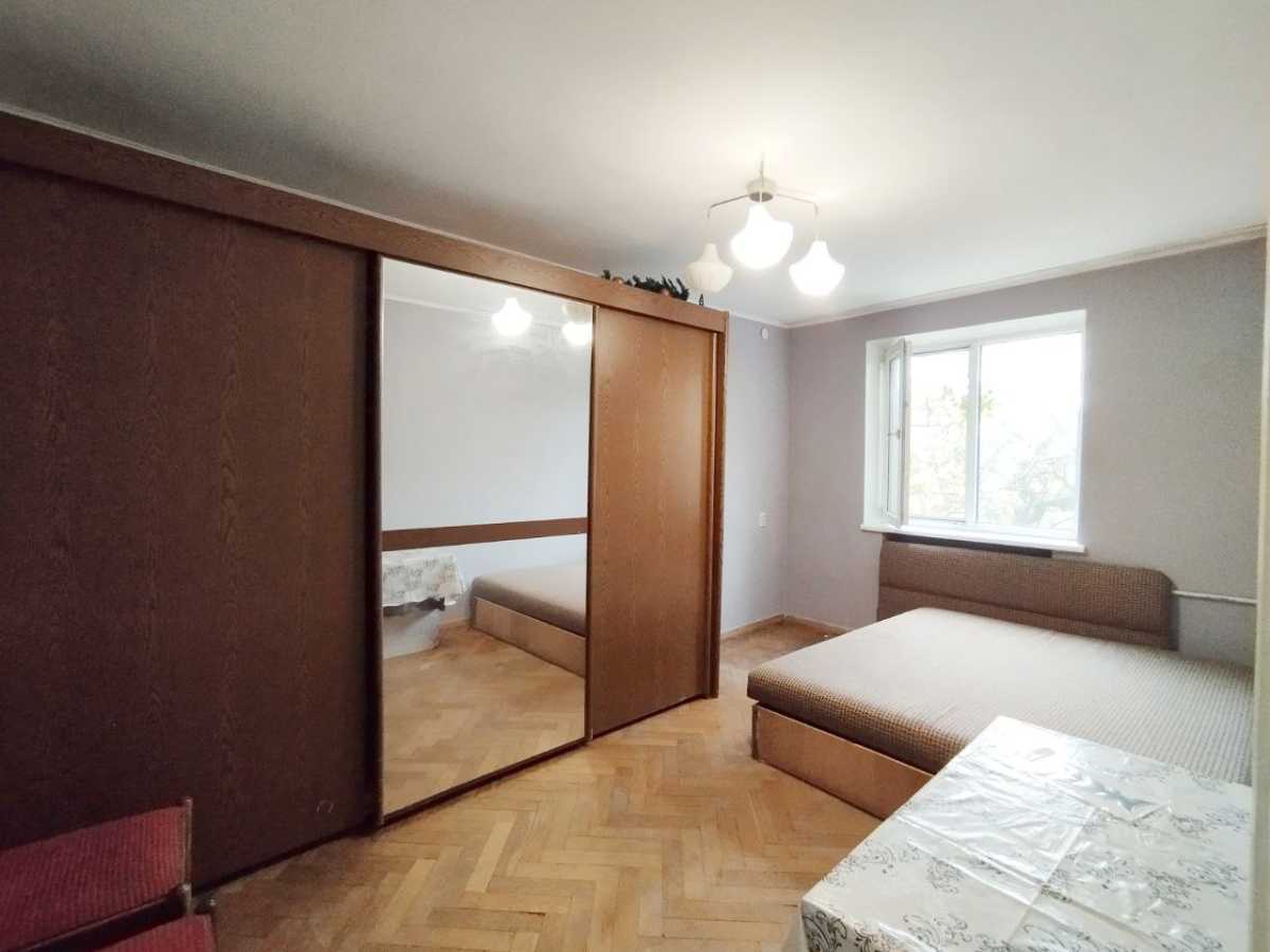 Продам 3-к квартиру Київ, Печерський, вул. Тимірязєвська, 4. 