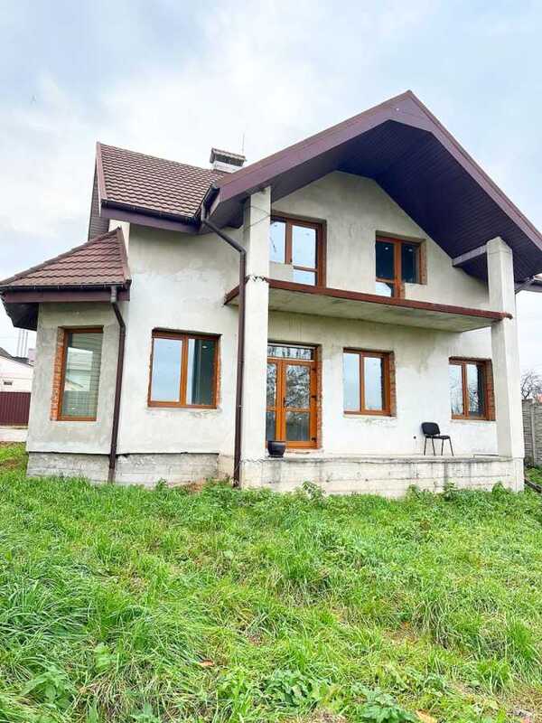 Продам 5-к дім Обухівський, Хотів, Площа Ленінградська, 4. 