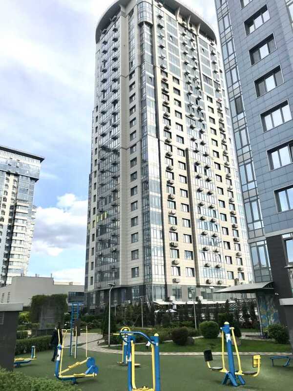 Продам 3-к квартиру Київ, Дарницький, вул. Трускавецька, 2А. 