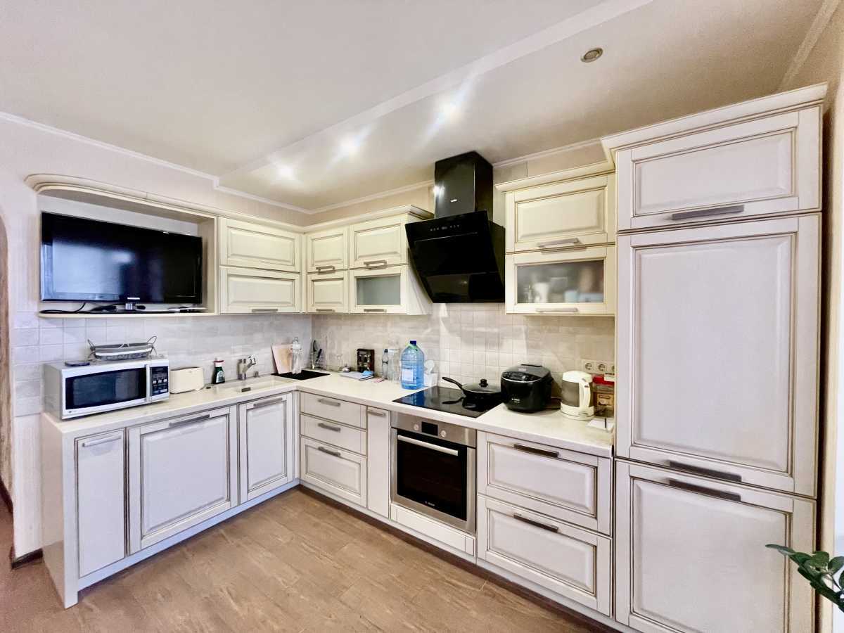 Продам 3-к квартиру Київ, Дарницький, просп. Петра Григоренка, 1а. 