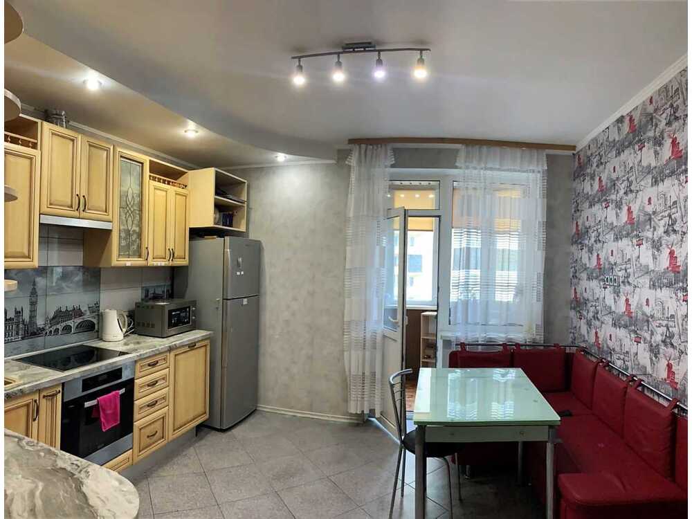 Продам 3-к квартиру Київ, Шевченківський, вул. Степана Руданського, 4-6. 