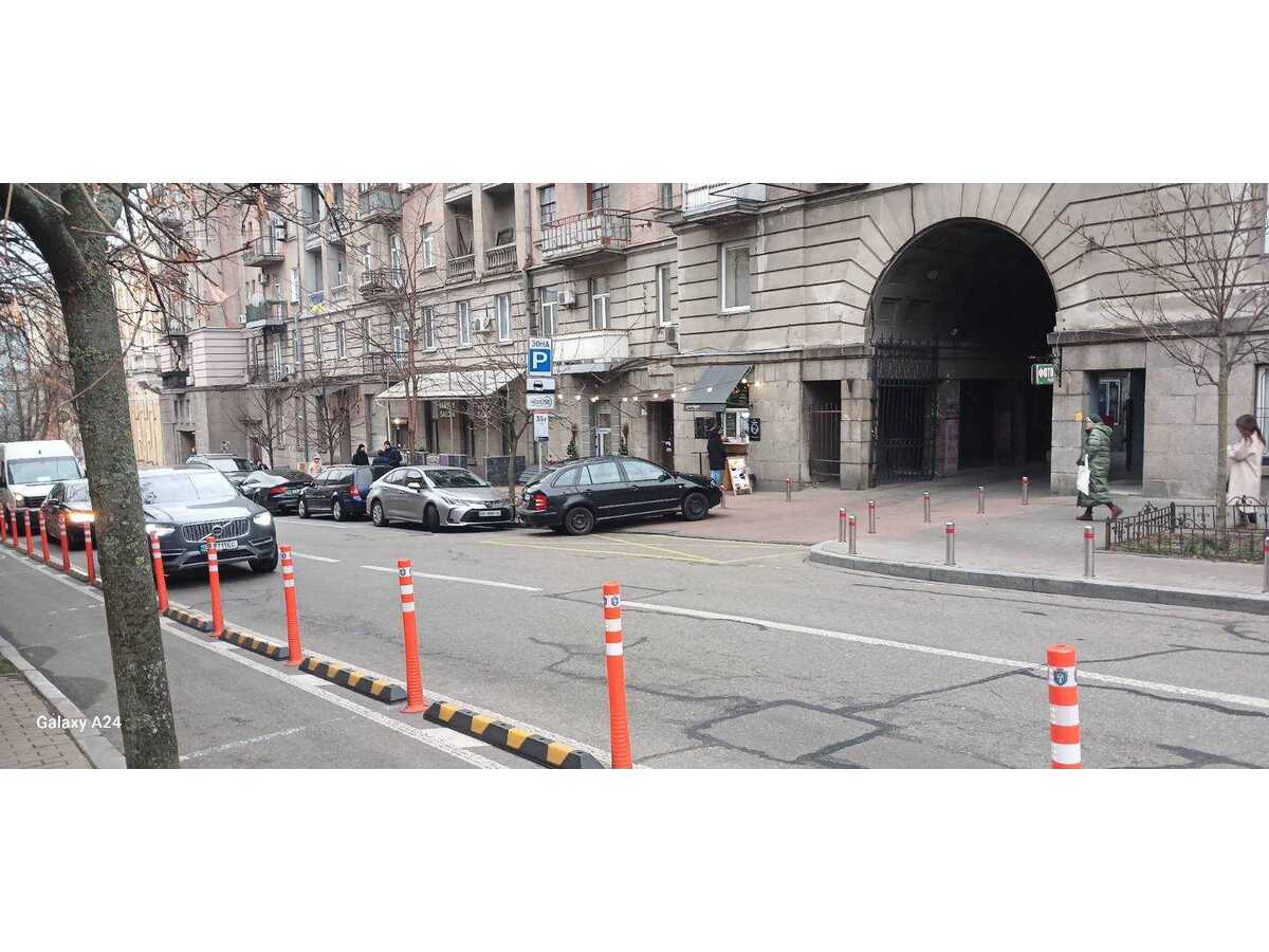 Здам довгостроково  торгову площу Київ, Шевченківський, вул. Миколи Лисенка, 4-6. 