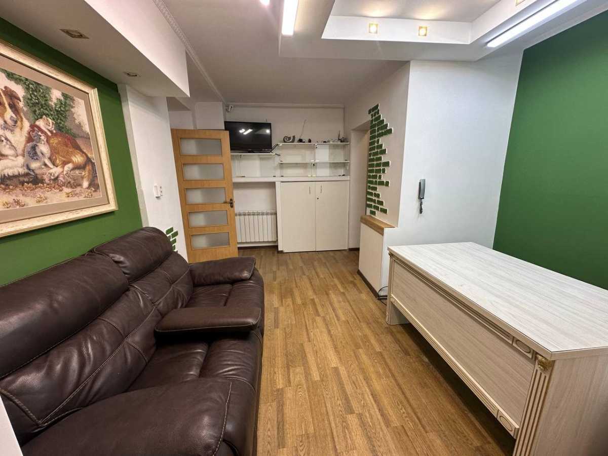 Продам  офісне приміщення Дніпро, Центральний, Володимира Мономаха, 31. 