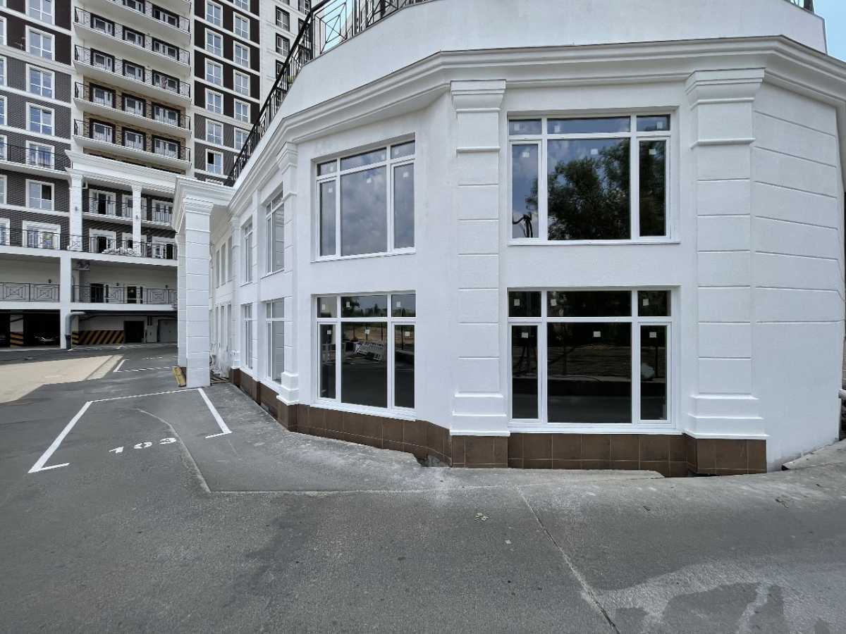Здам довгостроково  торгову площу Київ, Голосіївський, вул. Михайла Максимовича, 26. 