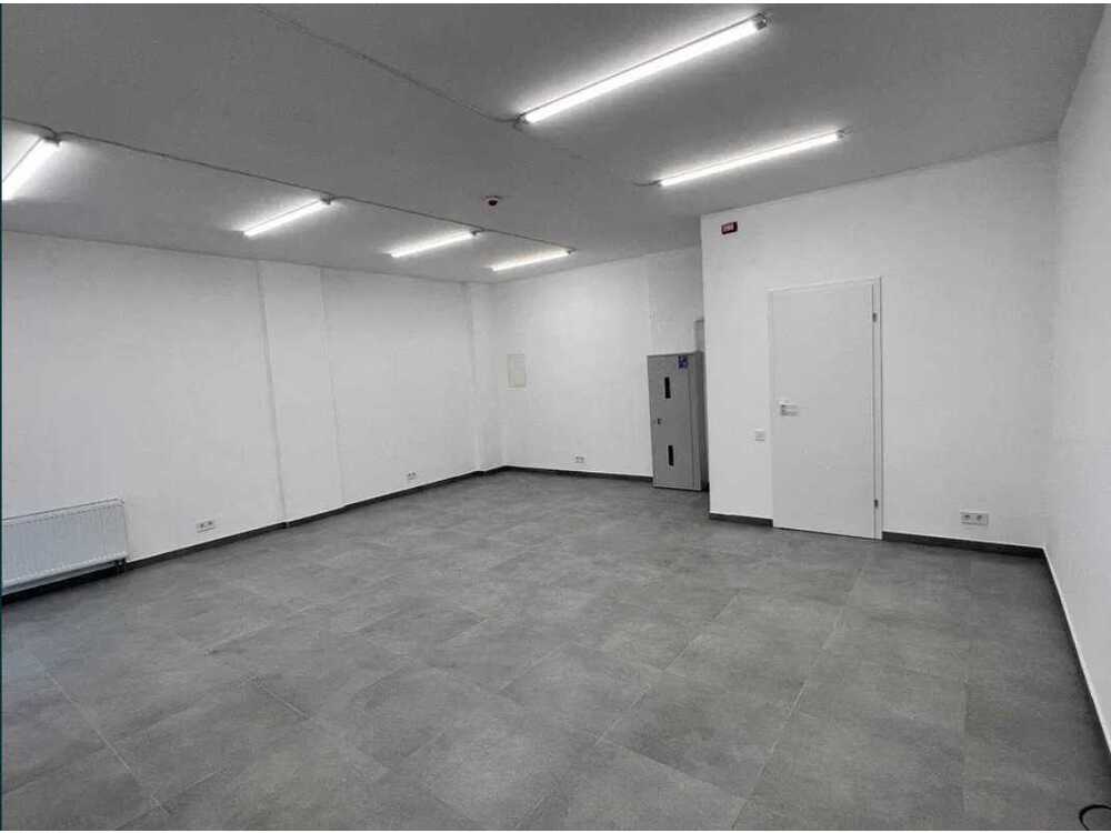 Продам  торгову площу Київ, Голосіївський, вул. Михайла Максимовича, 26. 