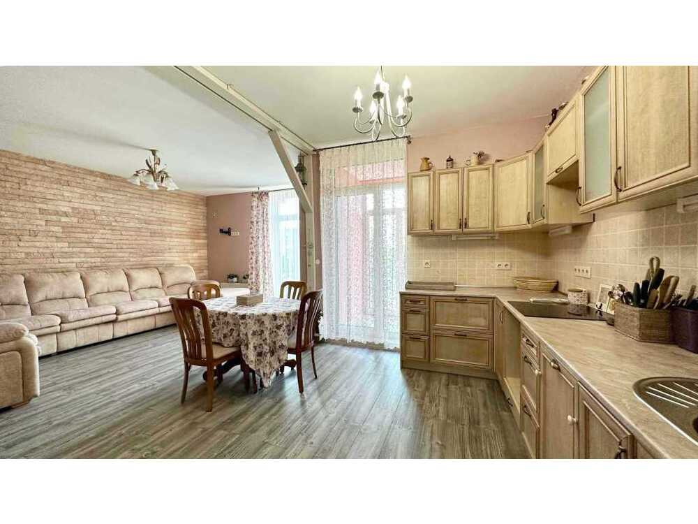 Продам 3-к квартиру Київ, Дніпровський, вул. Регенераторна, 4. 