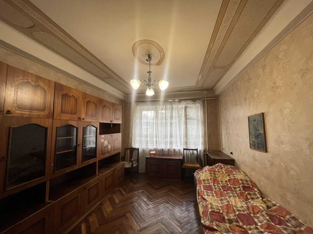 Продам 3-к квартиру Київ, Шевченківський, вул. Білоруська, 10/18. 