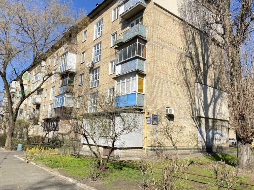 Продам 3-к квартиру Київ, Дніпровський, вул. Валентина Сєрова, 30А. 