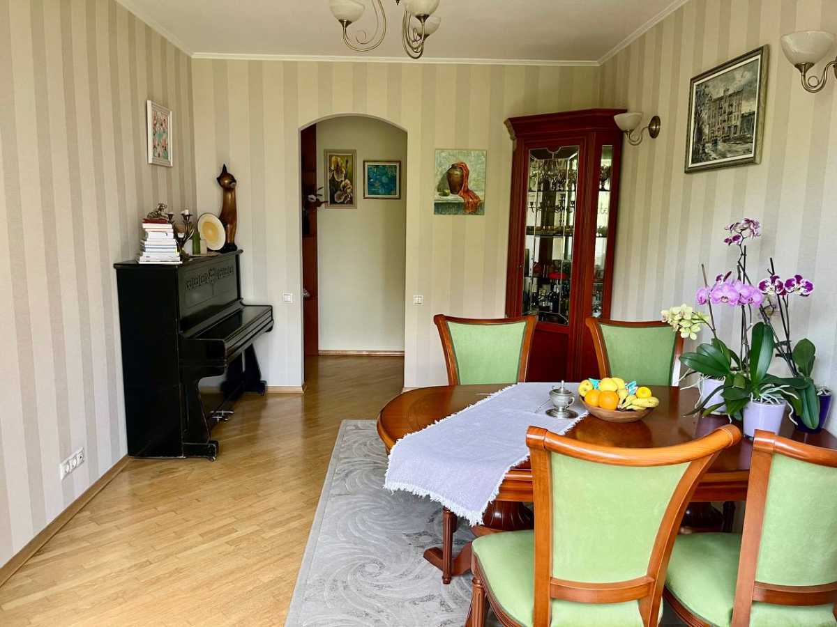 Продам 3-к квартиру Київ, Шевченківський, вул. Золотоустівська, 1. 