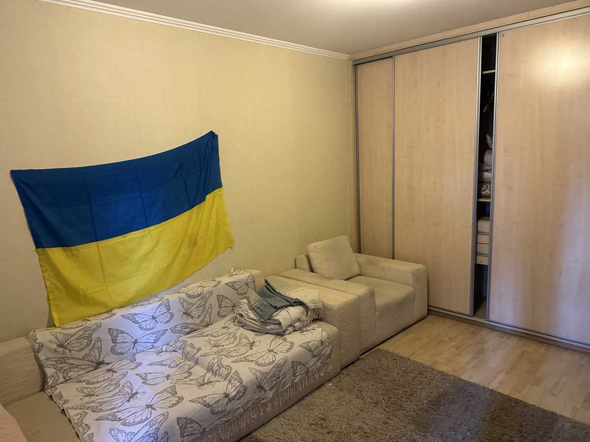 Здам довгостроково 3-к квартиру Київ, Голосіївський, вул. Саперно-Слобідська, 8. 
