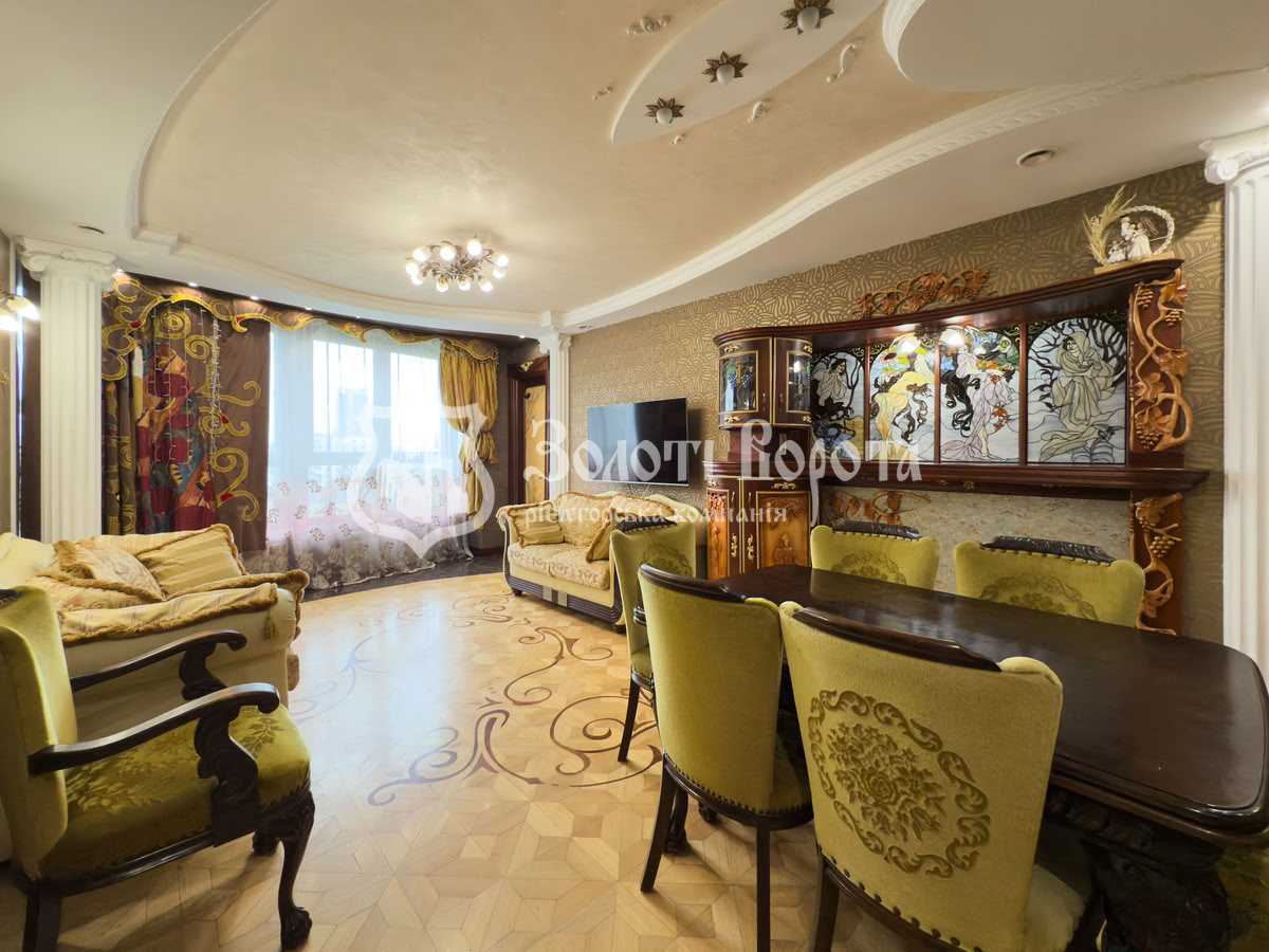 Продам 2-к квартиру Київ, Печерський, вул. Панаса Мирного, 28а. 