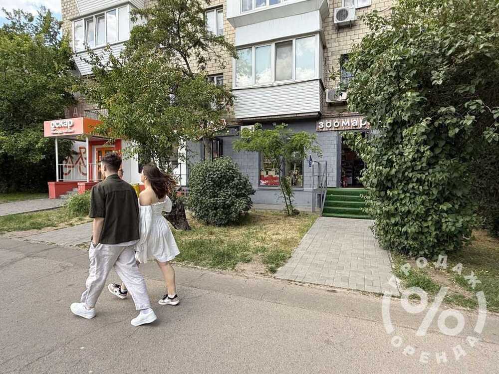 Продам  торгову площу Київ, Голосіївський, просп. Голосіївський, 100/2. 