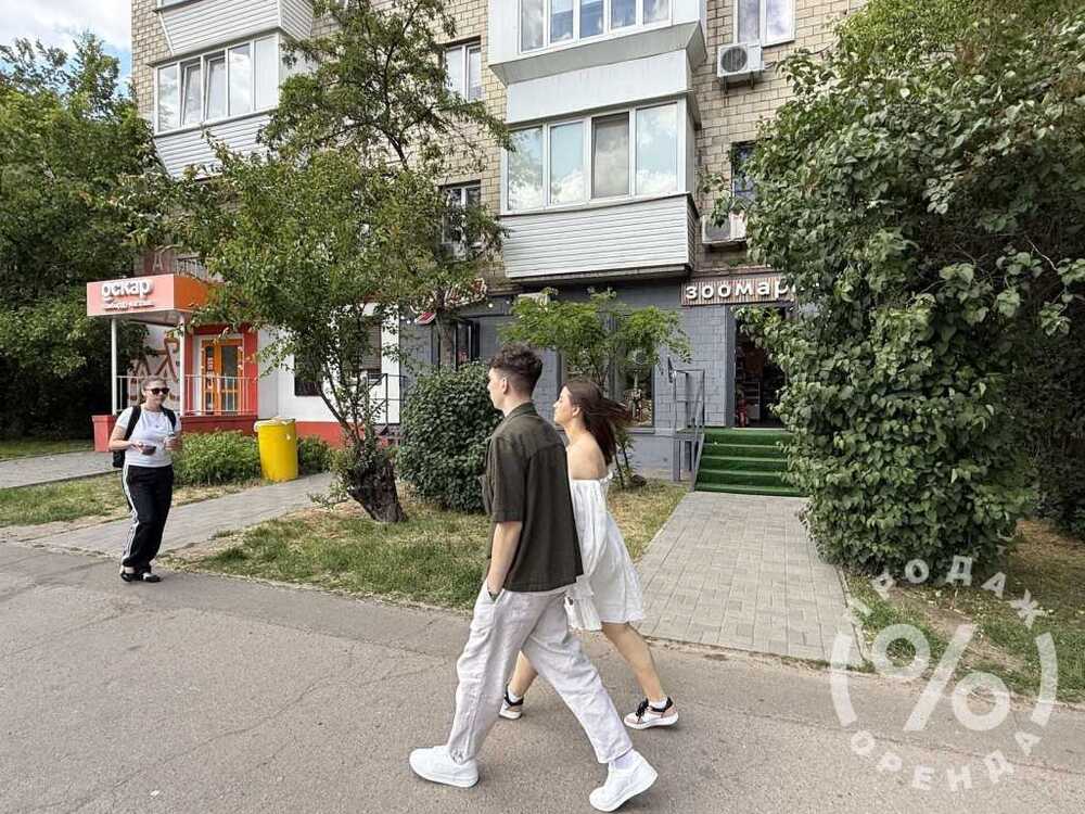 Продам  торгову площу Київ, Голосіївський, просп. Голосіївський, 100/2. 