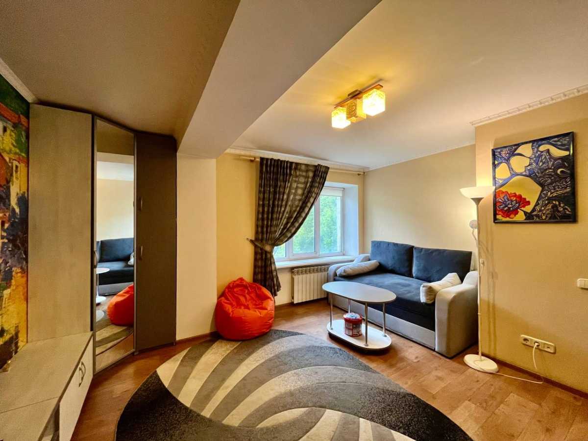 Продам 1-к квартиру Київ, Шевченківський, вул. Олени Теліги, 51. 