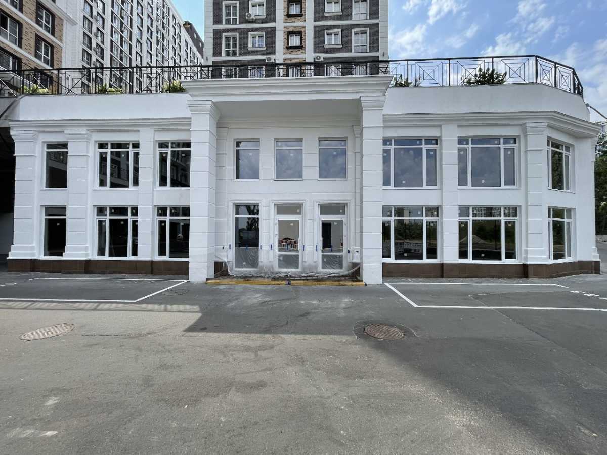 Здам довгостроково  торгову площу Київ, Голосіївський, вул. Михайла Максимовича, 26. 