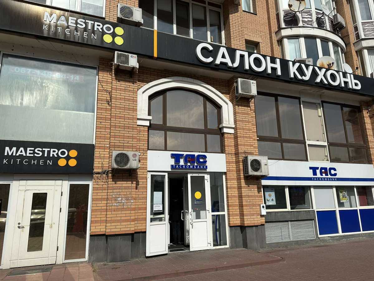 Здам довгостроково  офісне приміщення Київ, Оболонський, вул. Маршала Тимошенка, 21. 