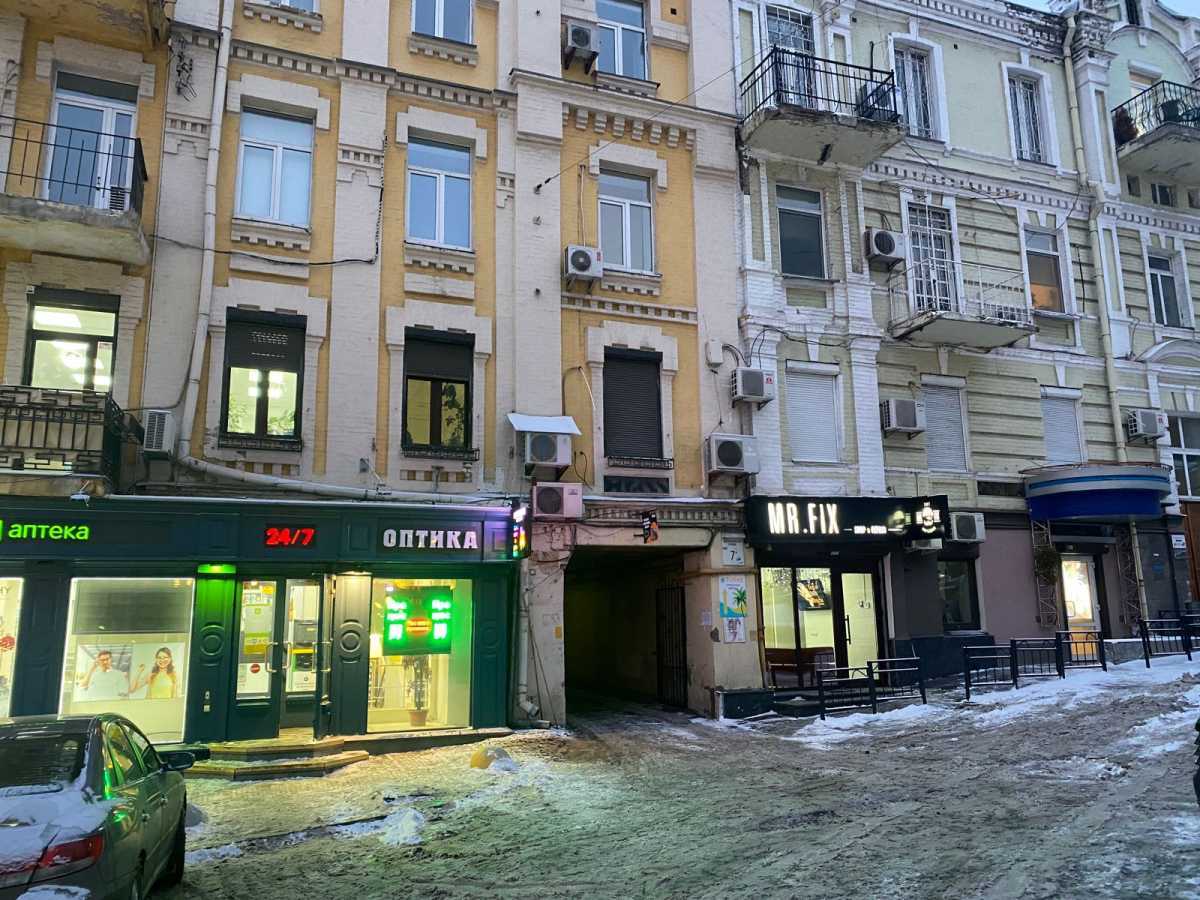 Продам  приміщення вільного призначення Київ, Печерський, пл. Бессарабська, 7. 