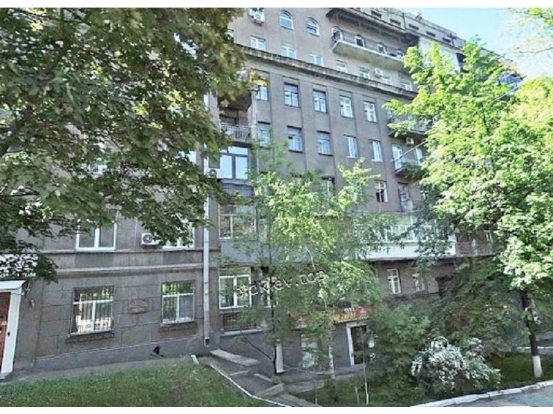 Здам без комісії трикімнатну у центрі на Гетьмана Скоропадського (Толстого), 25.